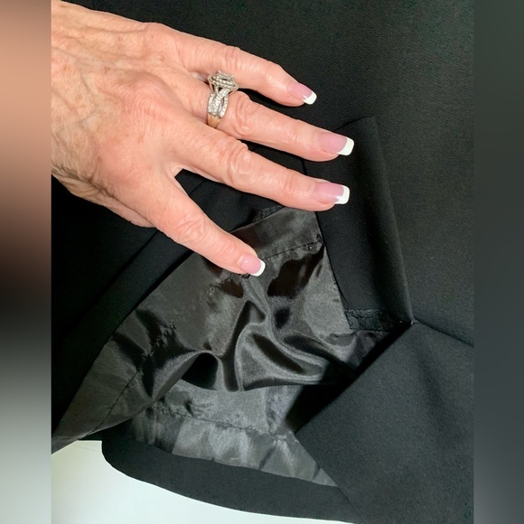 LN STUNNINGLY BEAUTIFUL JONES NEW YORK CLASSIC BLACK DRESS. FULLY LINED. - Picture 7 of 9